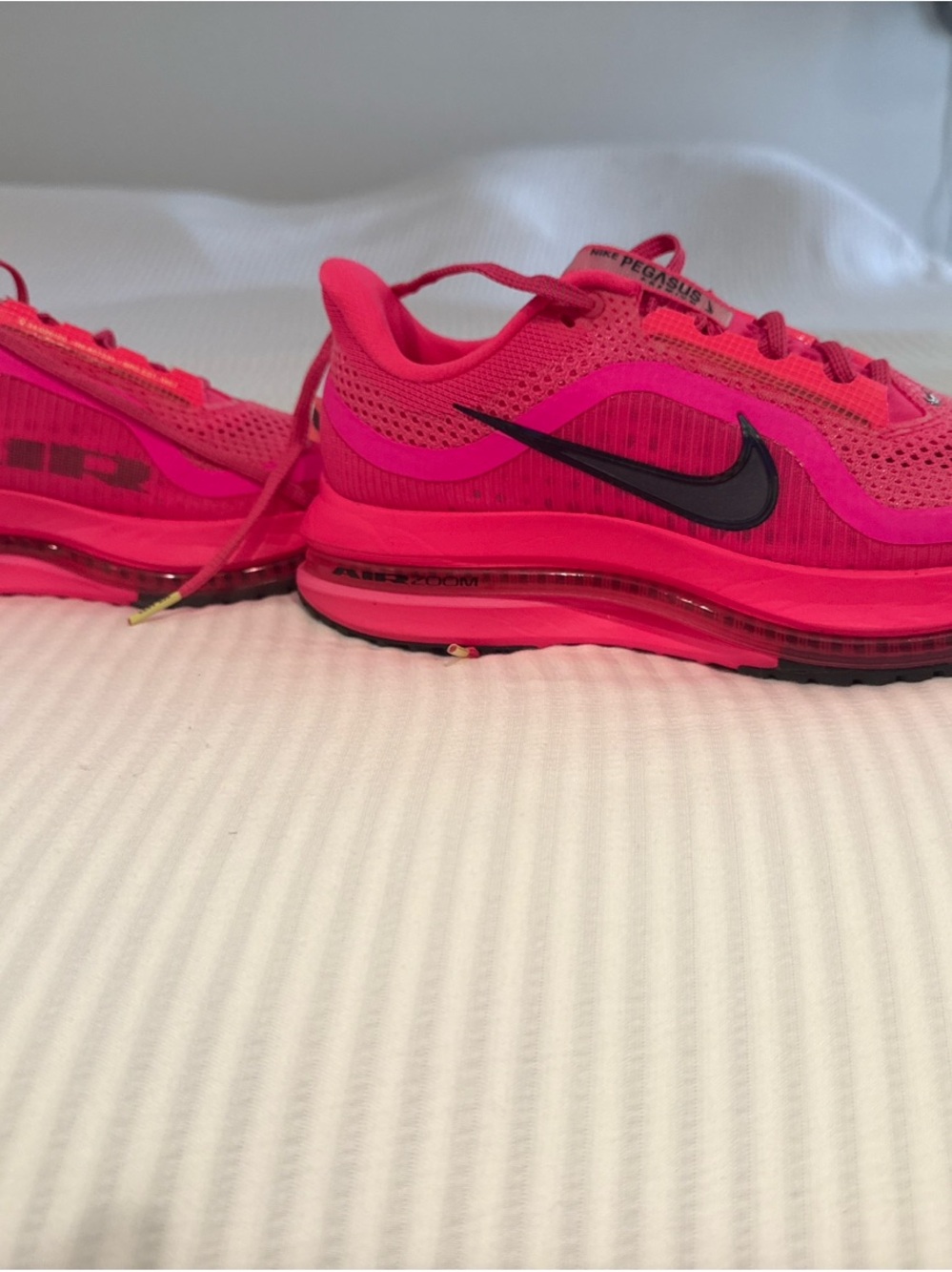 Nike Unisex Pegasus Premium in Volt Pink